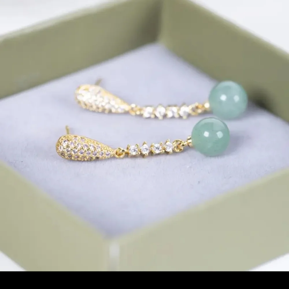 NWT Adventurine Stone with 18k gold plated earrings. - Picture 5 of 8
